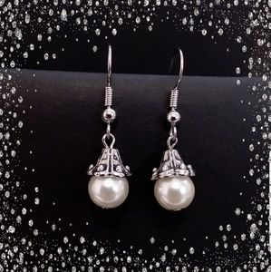 🔥SALE🔥 🛍White Pearl Silver Tone Earrings🛍 NIB